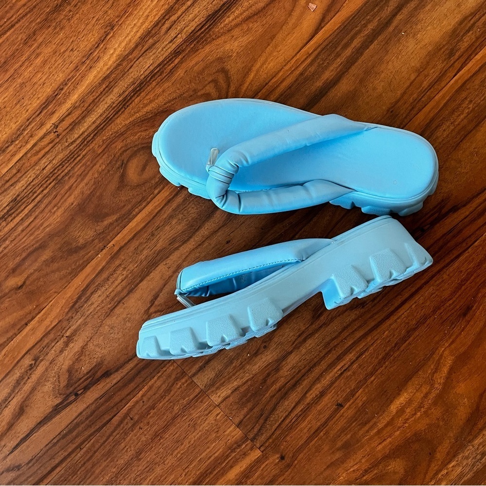 NWOT Bright Blue Chunky Sole flatform Sandals​